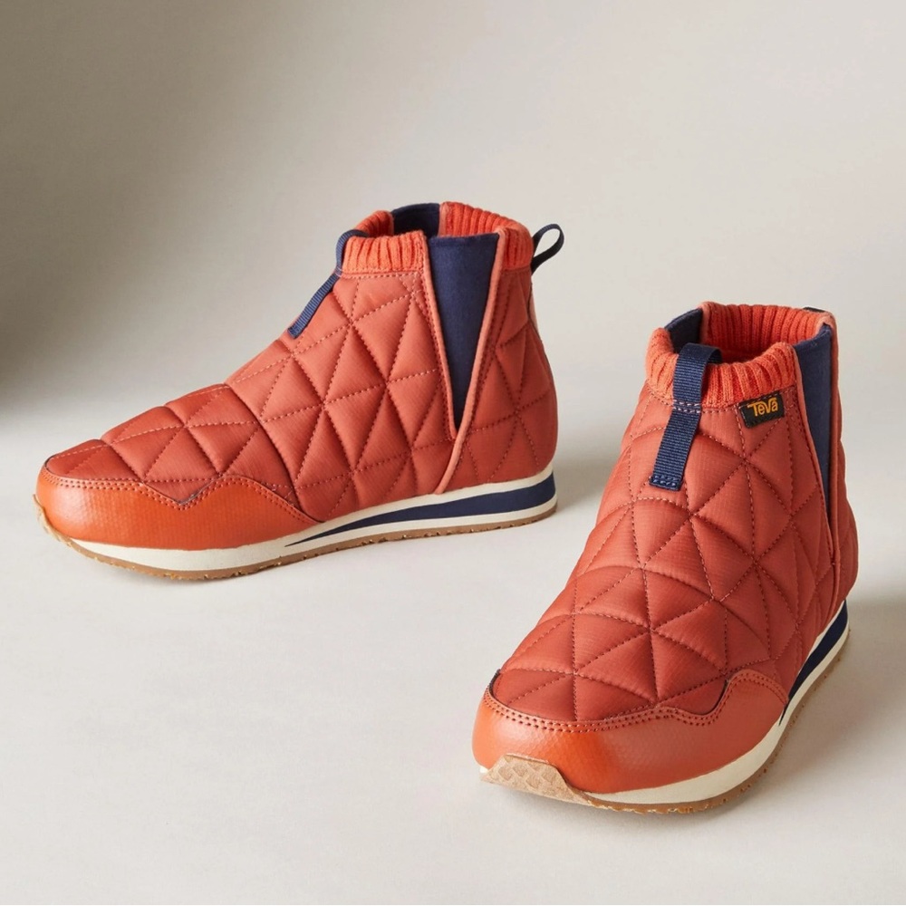 TEVA Ember Quilted Boots - Women’s Size 7 - New In Box